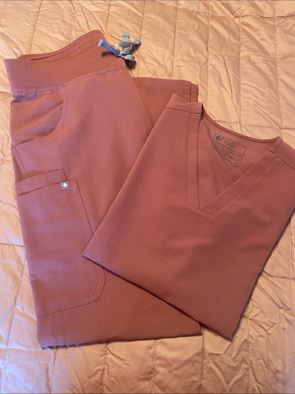 Figs Women  Pants & V‑Neck Top Scrub Set in Dusty Rose
